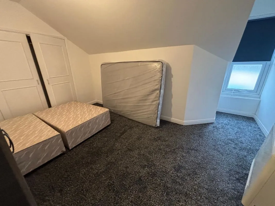 Cleethorpes, South Humberside, DN35 7AB - Online Auctions