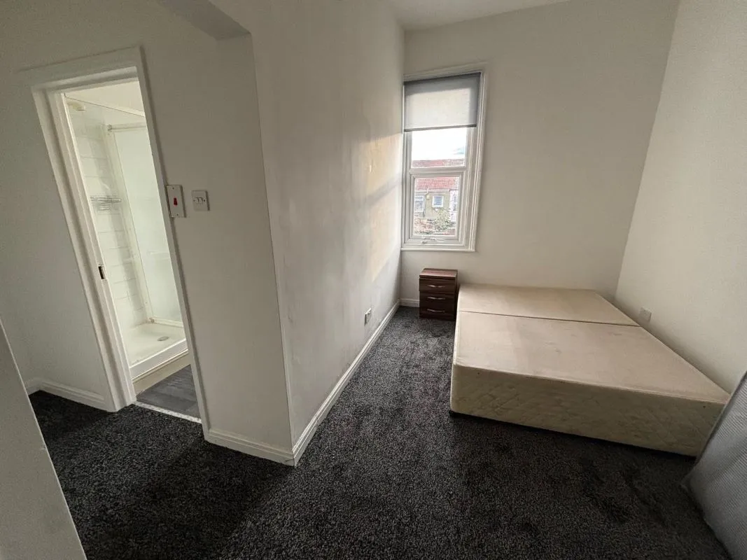 Cleethorpes, South Humberside, DN35 7AB - Online Auctions