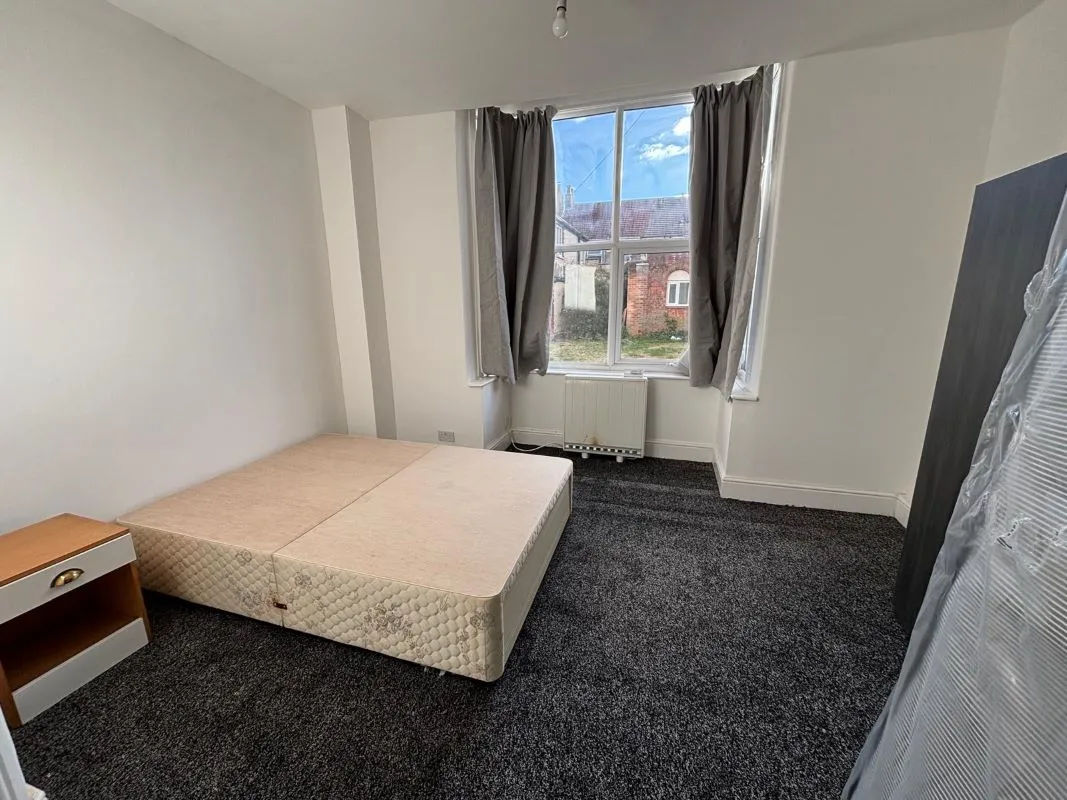 Cleethorpes, South Humberside, DN35 7AB - Online Auctions