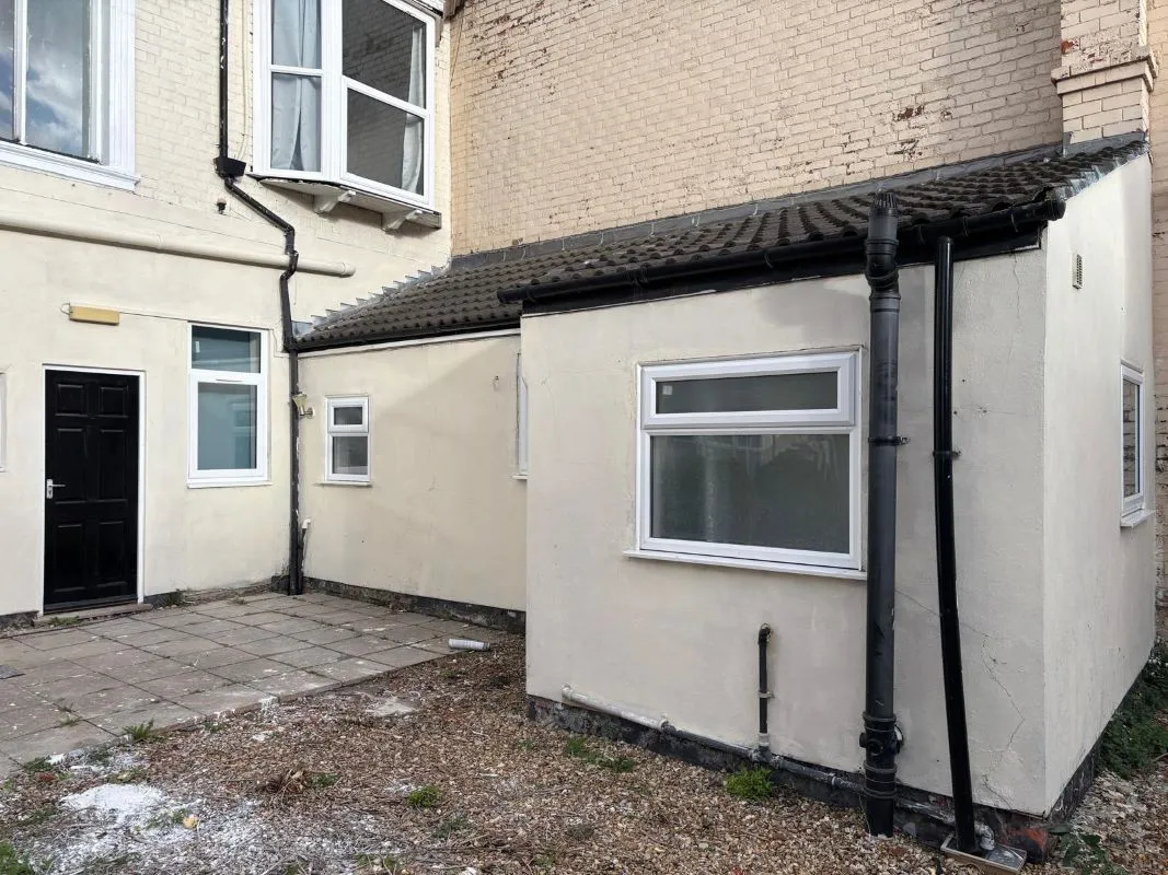 Cleethorpes, South Humberside, DN35 7AB - Online Auctions