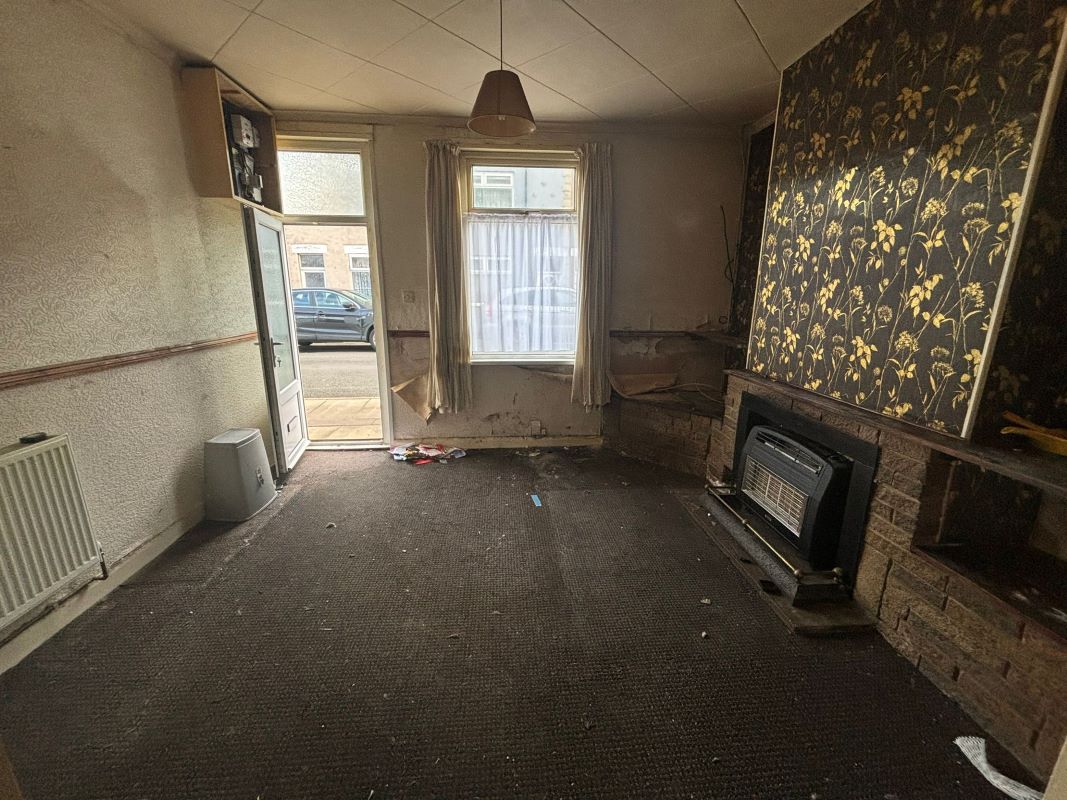 Grimsby, South Humberside, DN31 2RB - Online Auctions