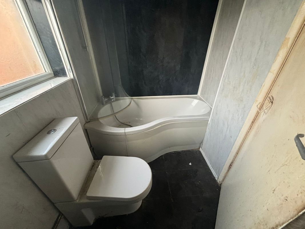 Grimsby, South Humberside, DN31 2RB - Online Auctions
