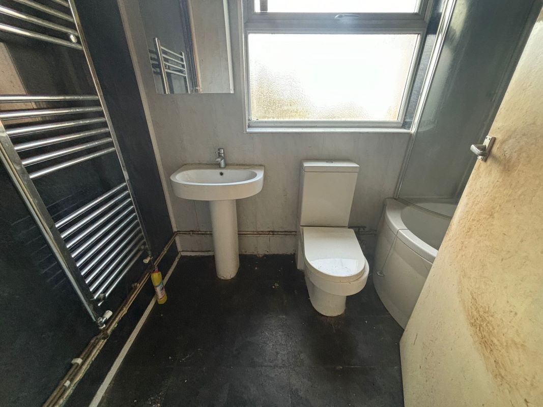 Grimsby, South Humberside, DN31 2RB - Online Auctions