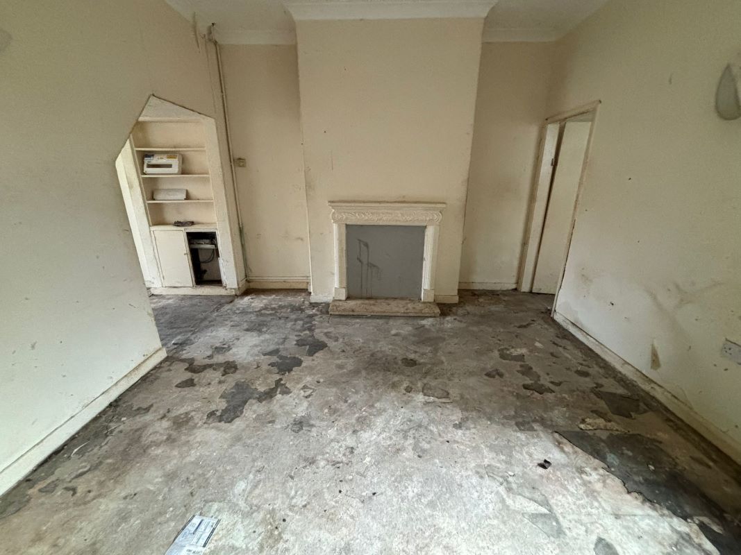 Grimsby, South Humberside, DN32 7LA - Online Auctions