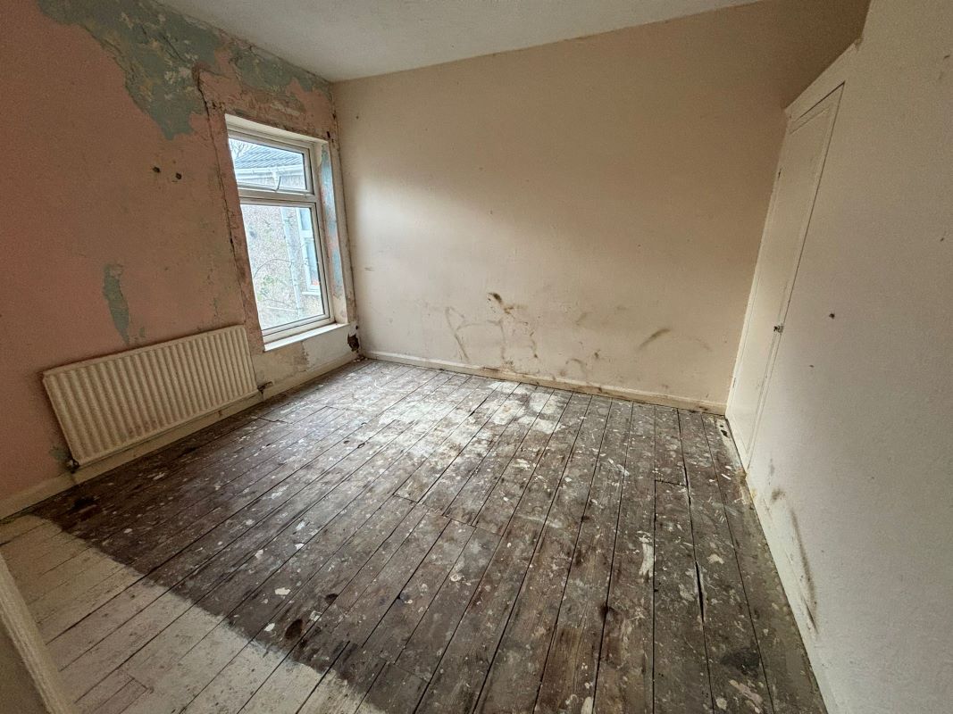 Grimsby, South Humberside, DN32 7LA - Online Auctions