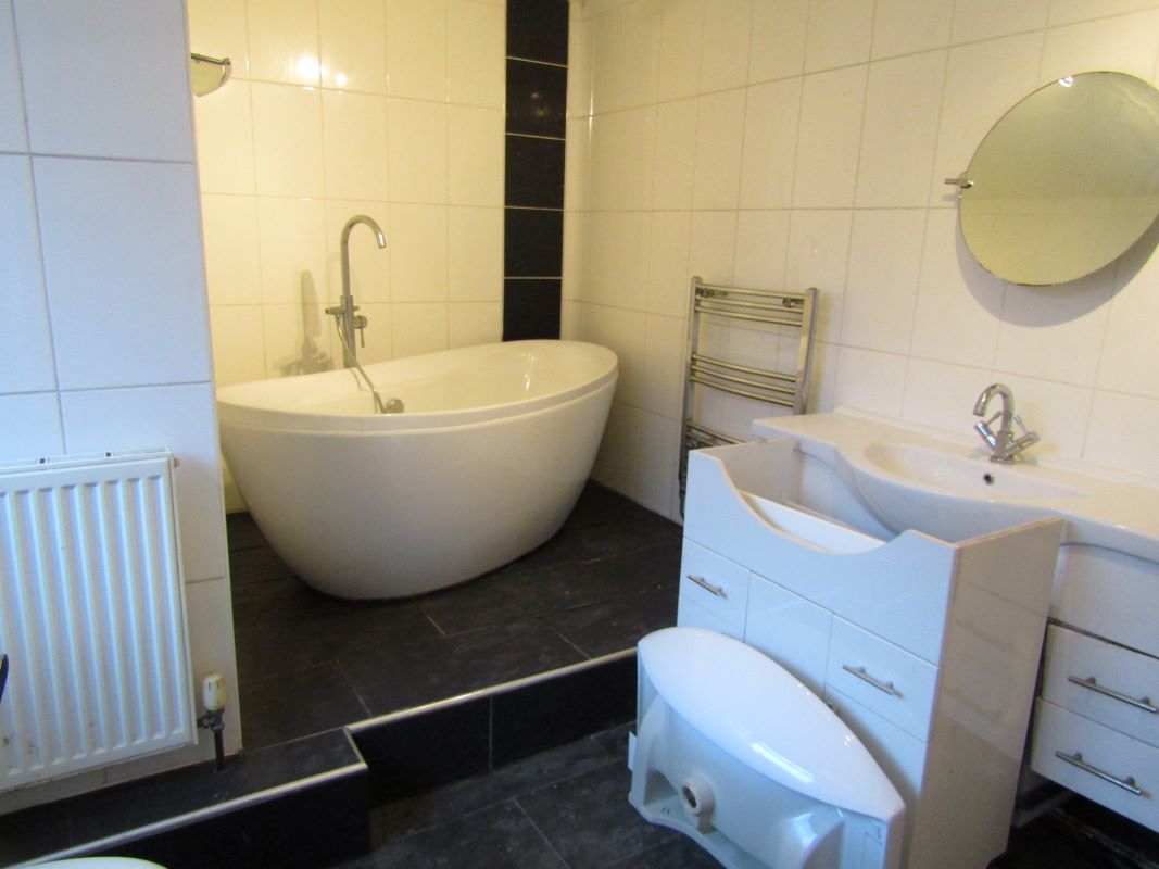 Gainsborough, Lincolnshire, DN21 1DW - Online Auctions