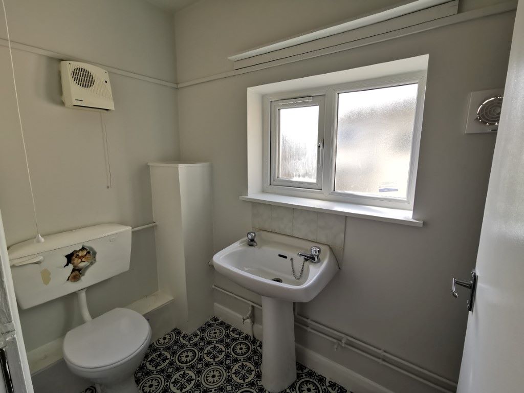 Grimsby, South Humberside, DN32 7BP - Online Auctions