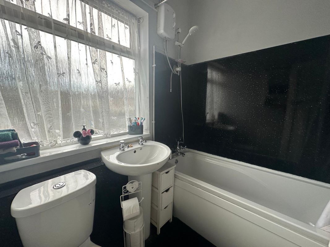 Grimsby, South Humberside, DN32 9QG - Online Auctions