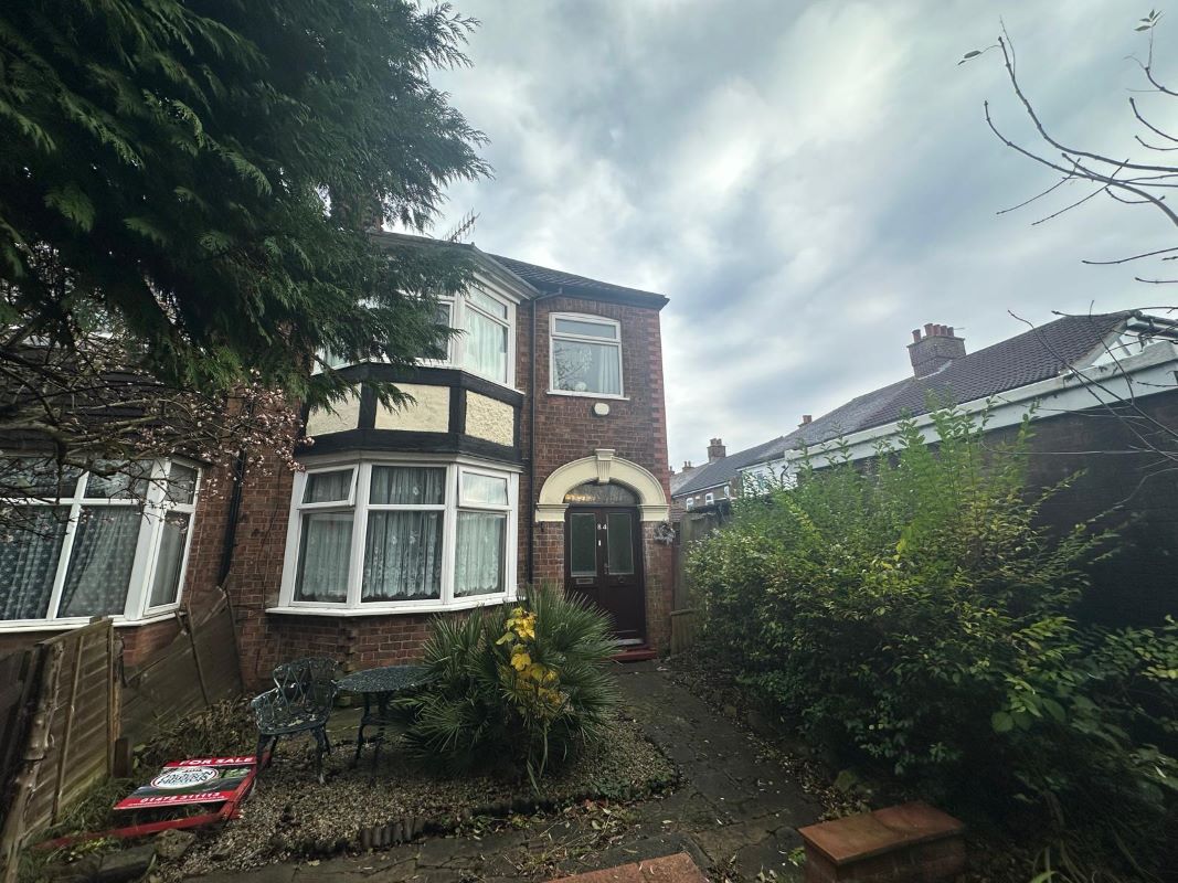 Grimsby, South Humberside, DN32 9QG - Online Auctions