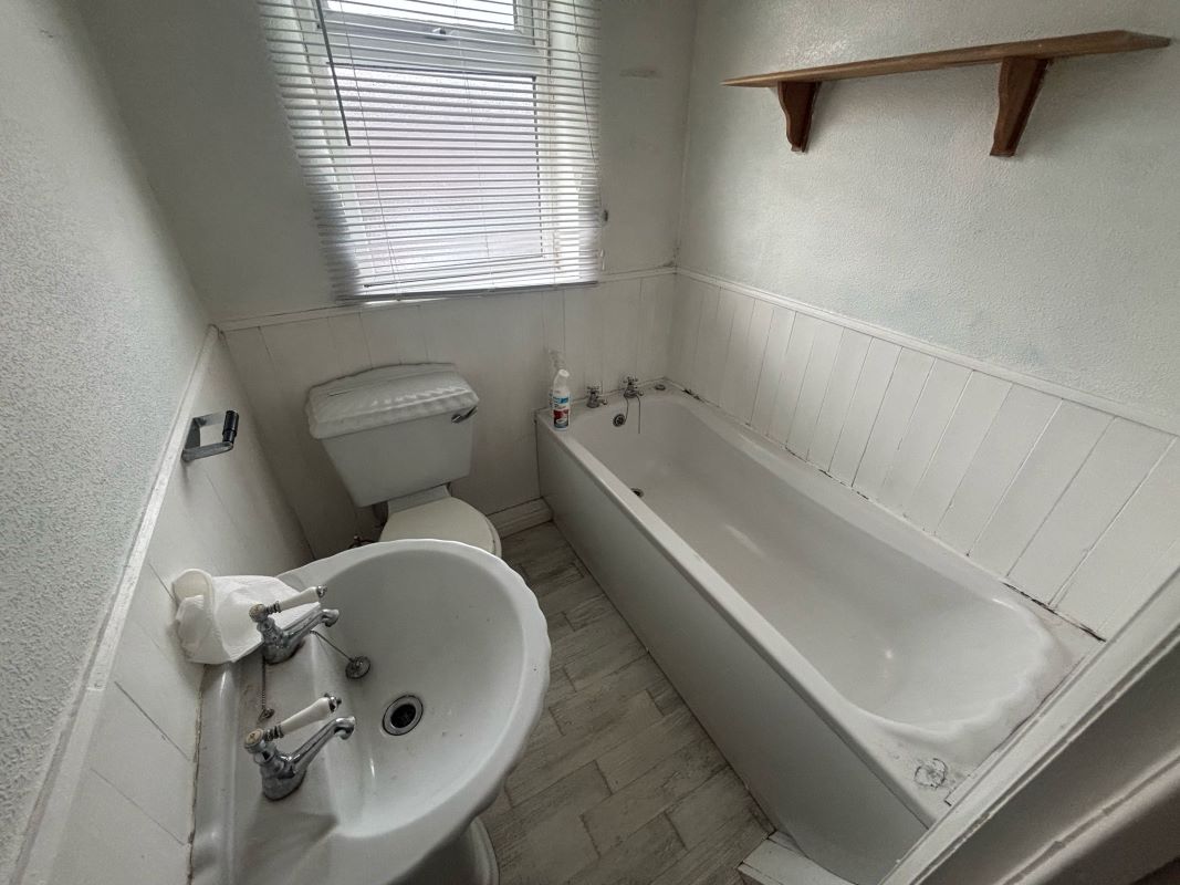 Grimsby, South Humberside, DN34 4SA - Online Auctions
