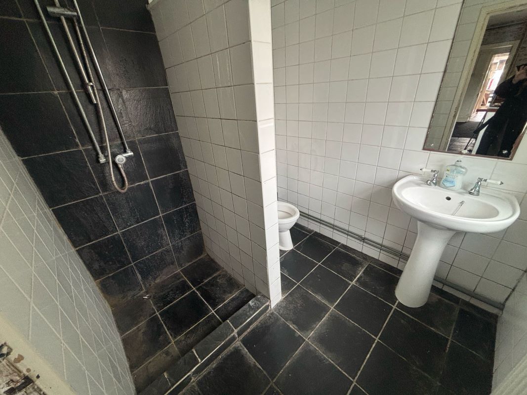 Grimsby, South Humberside, DN34 4SA - Online Auctions