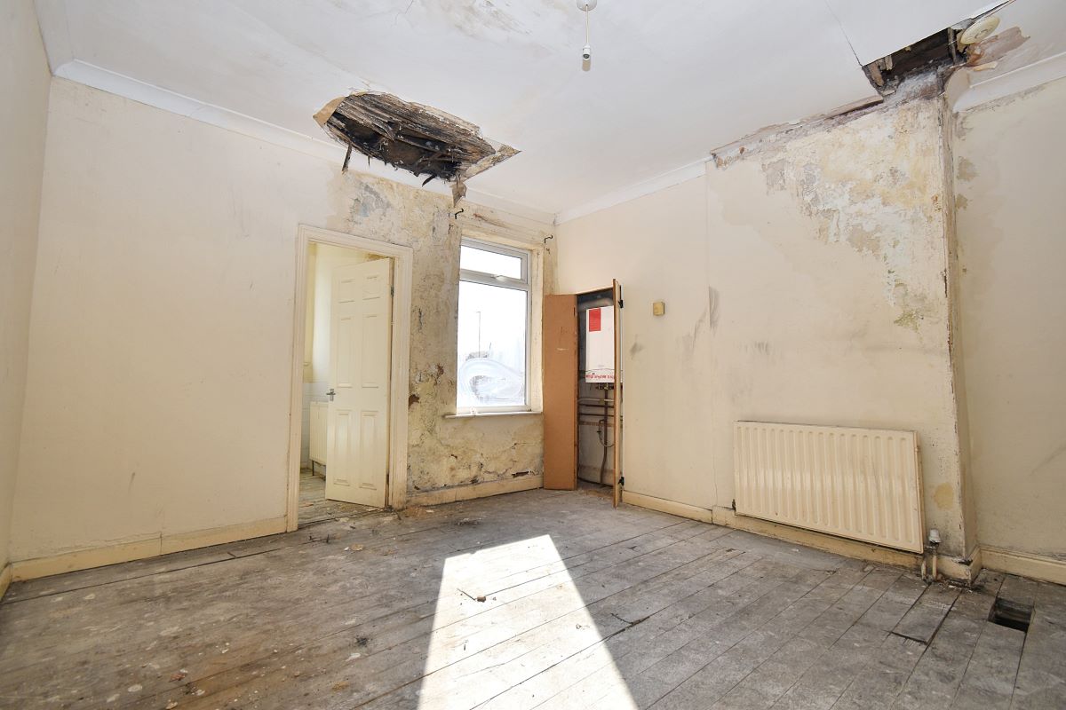 South Elmsall, Pontefract, West Yorkshire, WF9 2EG - Online Auctions
