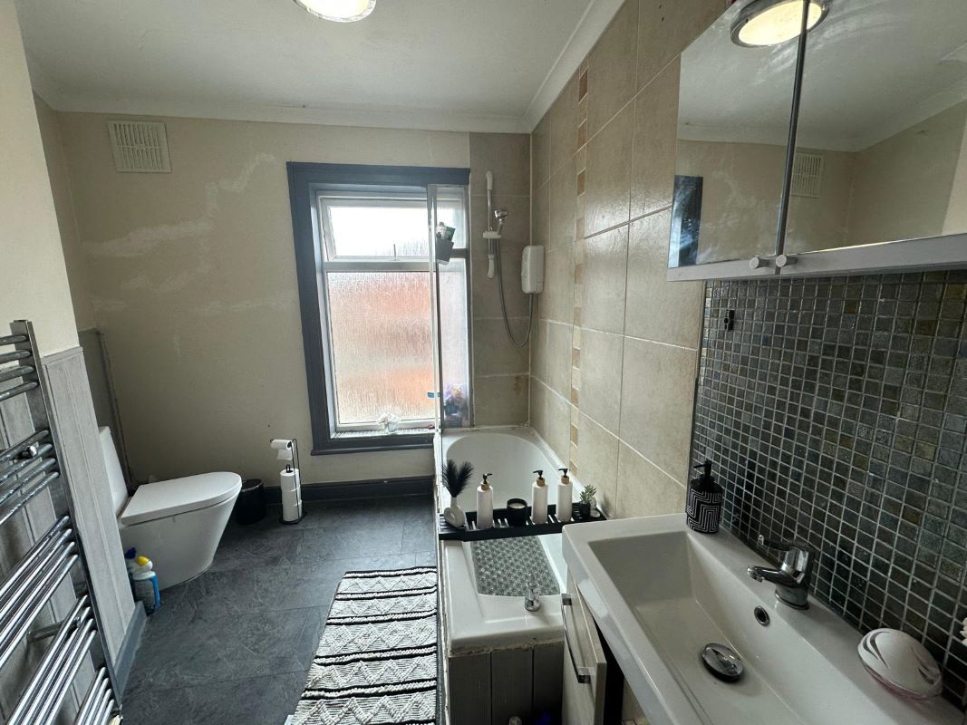 Lincoln, Lincolnshire, LN5 7XH - Online Auctions