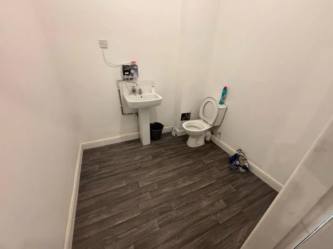 Cleethorpes, South Humberside, DN35 8HL - Online Auctions