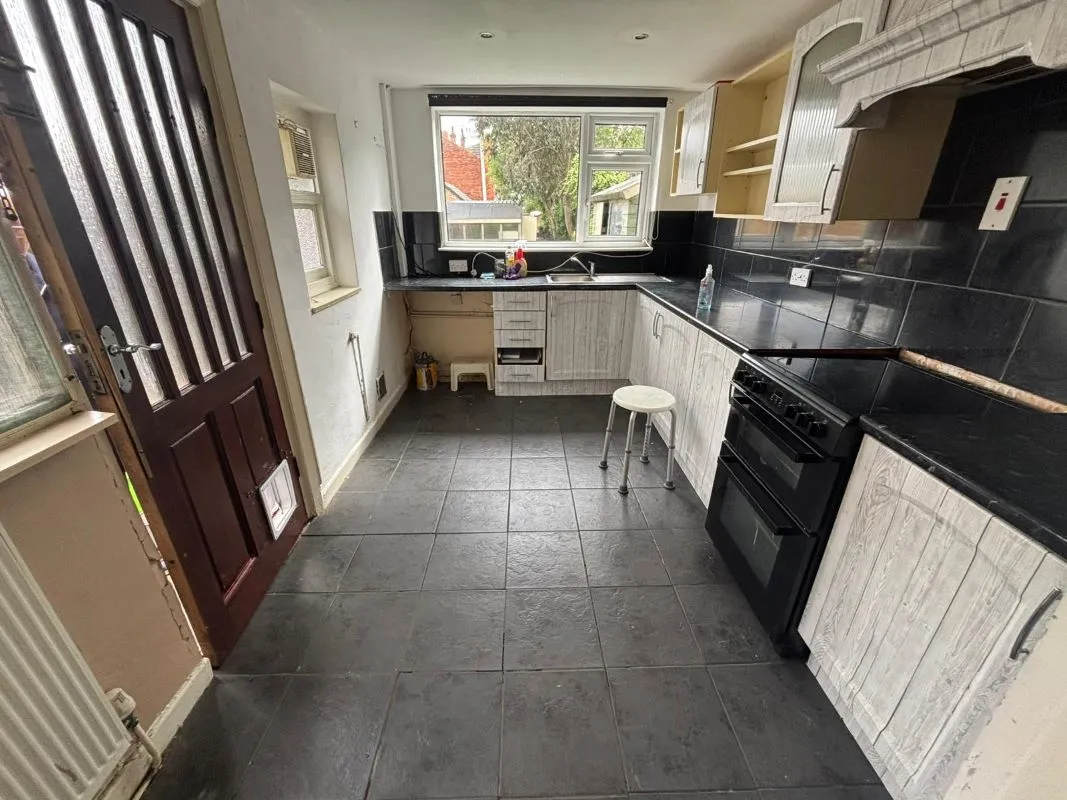 Grimsby, South Humberside, DN32 9QG - Online Auctions