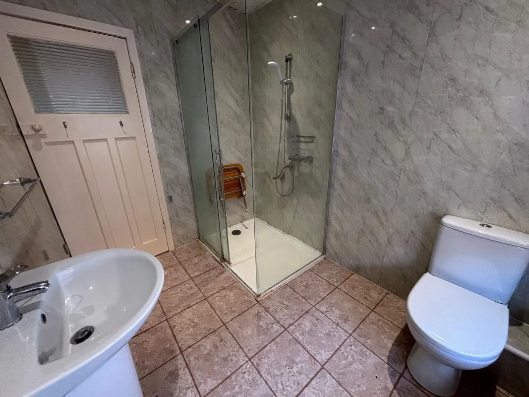 Scunthorpe, South Humberside, DN16 2JJ - Online Auctions