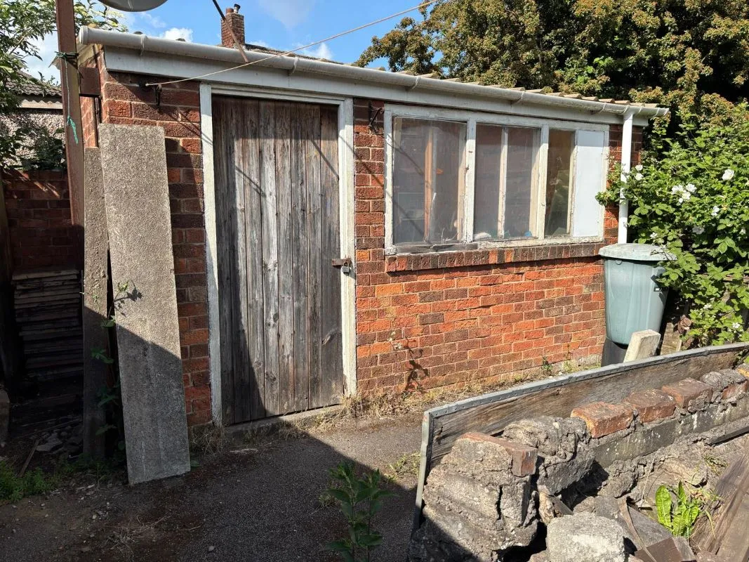 Scunthorpe, South Humberside, DN16 2JJ - Online Auctions