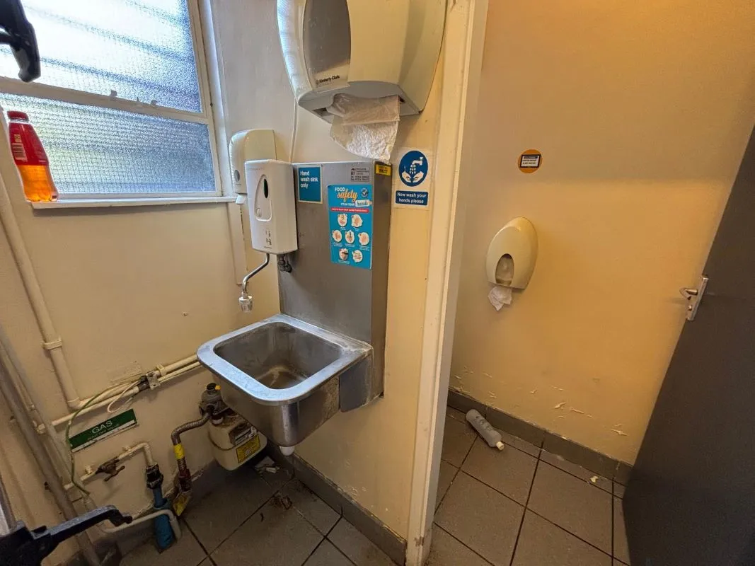 Ashby, Scunthorpe, South Humberside, DN16 2SN - Online Auctions
