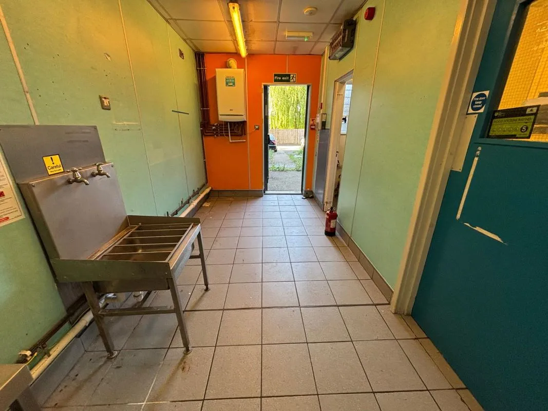 Ashby, Scunthorpe, South Humberside, DN16 2SN - Online Auctions