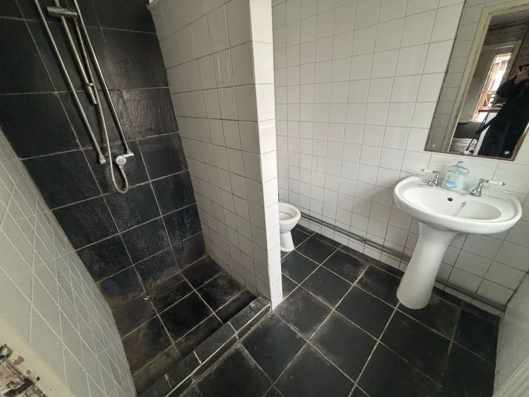 Grimsby, South Humberside, DN34 4SA - Online Auctions