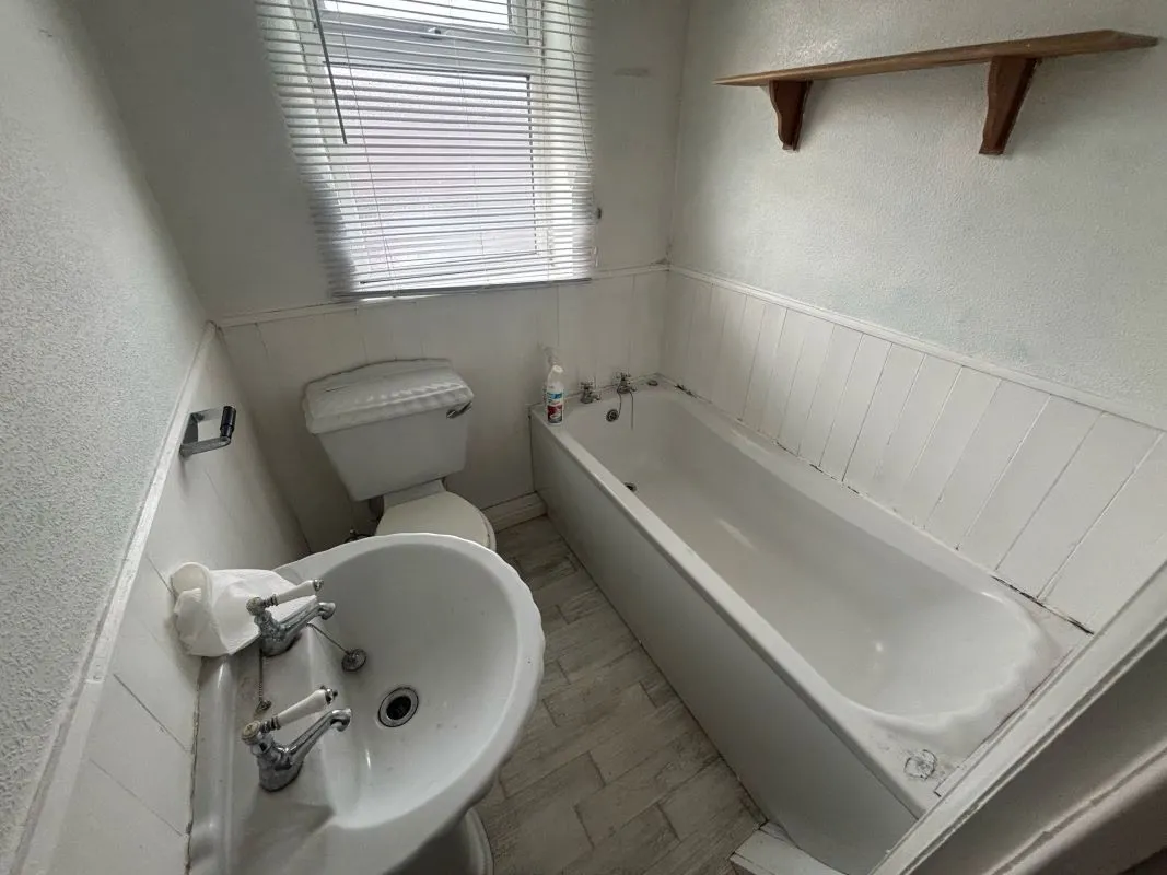 Grimsby, South Humberside, DN34 4SA - Online Auctions