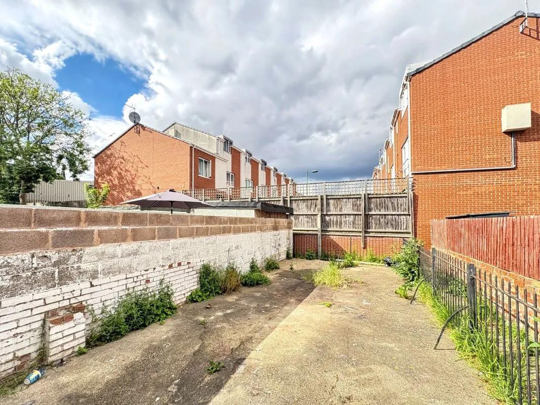Grimsby, South Humberside, DN32 8AF - Online Auctions