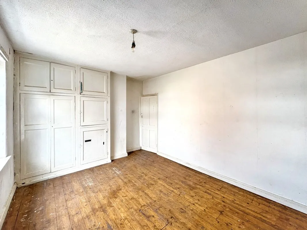 Grimsby, South Humberside, DN32 8AF - Online Auctions