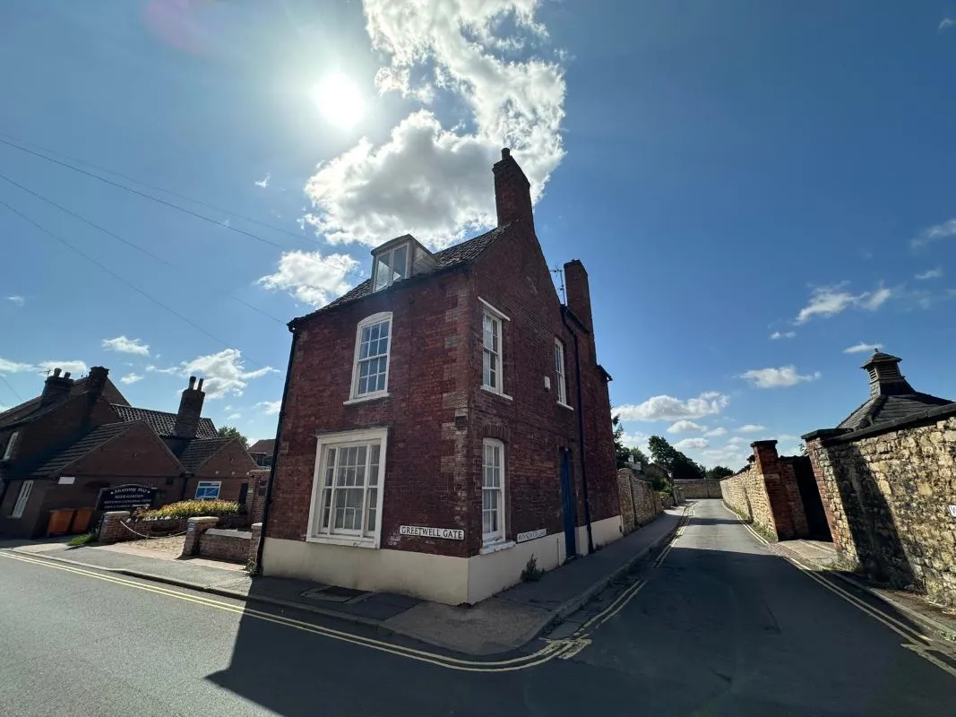 Lincoln, Lincolnshire, LN2 4AW - Online Auctions