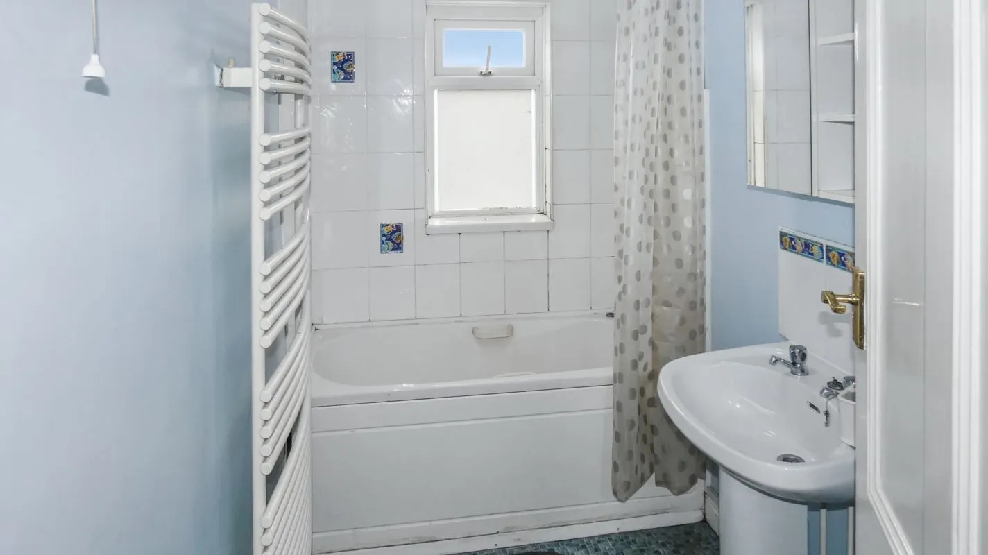 Scarborough, North Yorkshire, YO12 7RT - Online Auctions