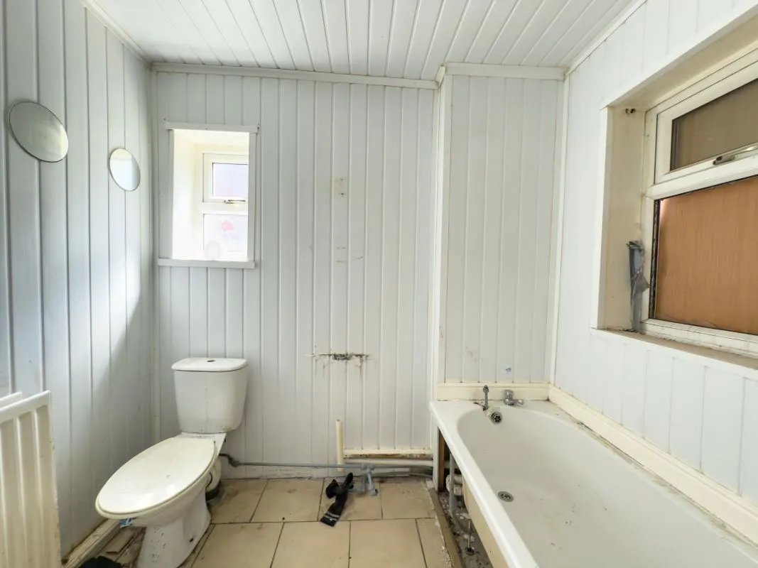 Hetton-Le-Hole, Houghton le Spring, Tyne And Wear, DH5 9EJ - Online Auctions