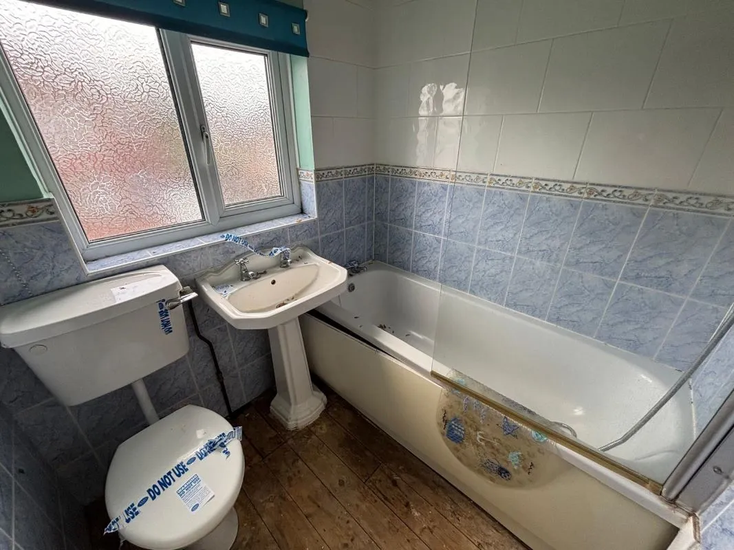 Grimsby, South Humberside, DN32 8ET - Online Auctions