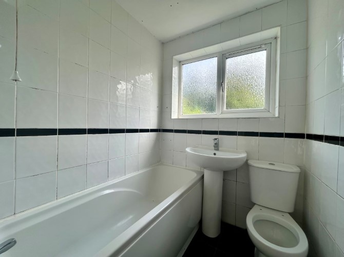 Property for Auction in London - 2 Upper Ruxley Cottages, Maidstone Road, Sidcup, Kent