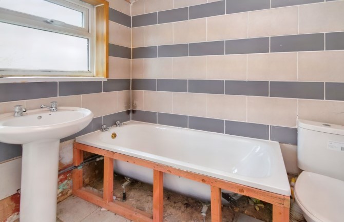 Property for Auction in London - 68 Moor Street, Gloucester, Gloucestershire