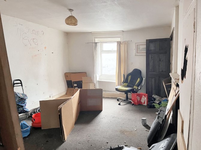 Property for Auction in London - 94 South End, Croydon, Surrey