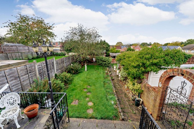 Property for Auction in London - 55 York Road, Northwood, Middlesex