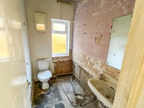 Property for Auction in London - 13 Meyrick Court, Meyrick Avenue, Luton, Bedfordshire