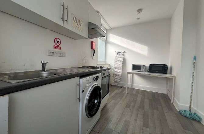 Property for Auction in London - 25A & 25B Clayponds Lane, Brentford, Hounslow