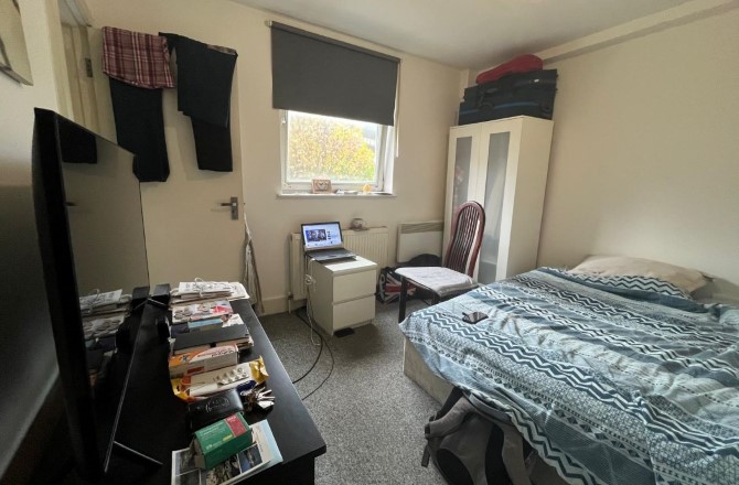 Property for Auction in London - 25A & 25B Clayponds Lane, Brentford, Hounslow
