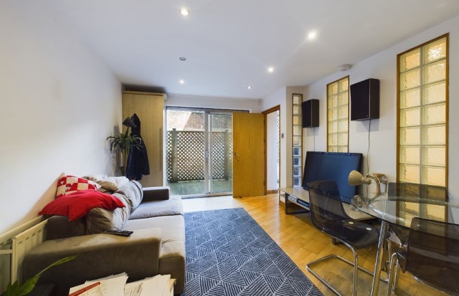 Property for Auction in London - Flat D, 391 Old Ford Road, Tower Hamlets, London