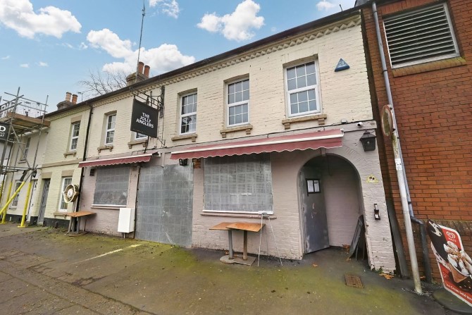 Property for Auction in London - The Jolly Anglers, Kennet Side, Reading, Berkshire