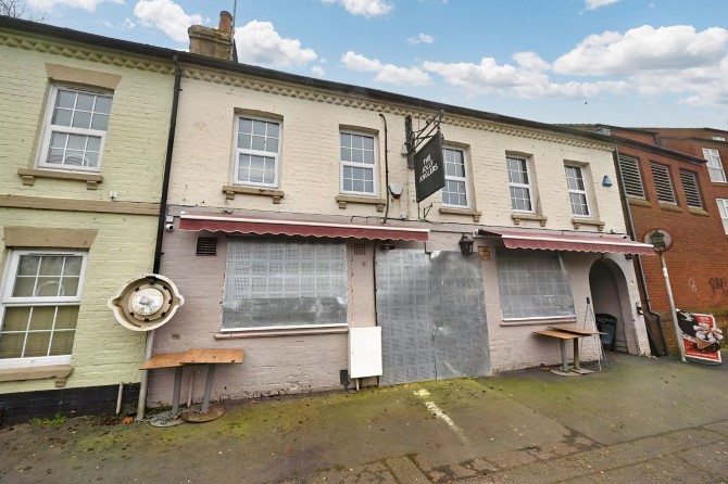 Property for Auction in London - The Jolly Anglers, Kennet Side, Reading, Berkshire