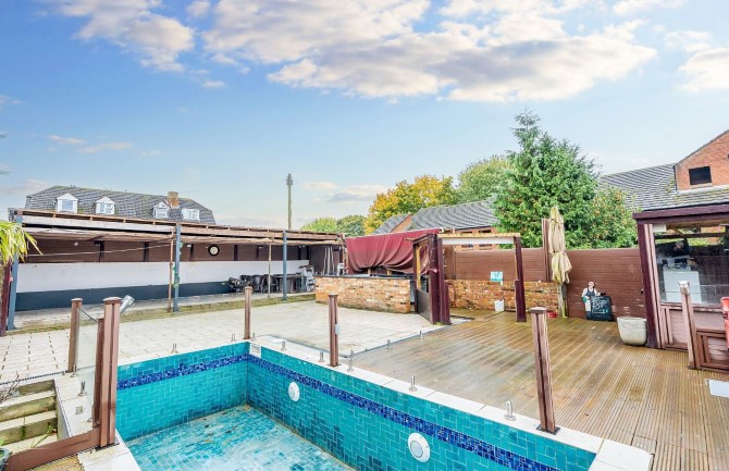 Property for Auction in London - The Jolly Anglers, Kennet Side, Reading, Berkshire
