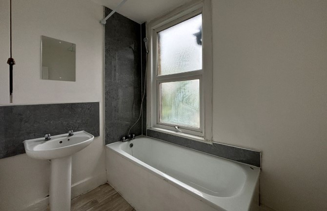 Property for Auction in London - 57B South Norwood Hill, South Norwood, London