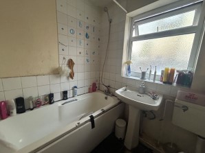 Property for Auction in London - 32 Station Road, Strood, Rochester, Kent