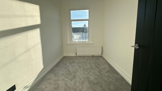 Property for Auction in London - 17B Arngask Road, Lewisham, London