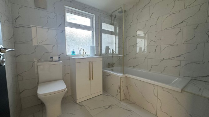 Property for Auction in London - 17B Arngask Road, Lewisham, London