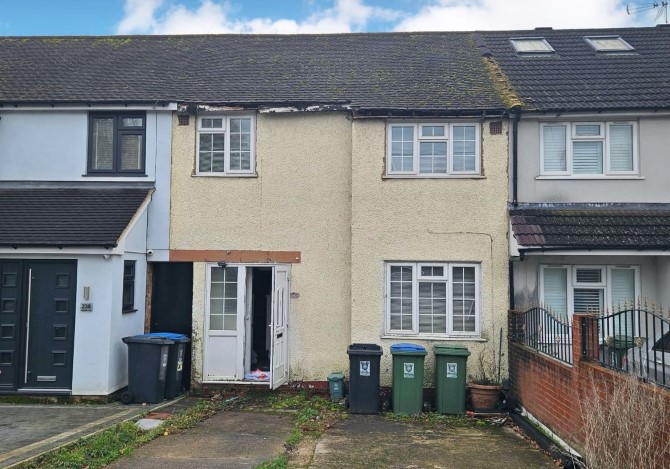 Property for Auction in London - 236 Belswains Lane, Hemel Hempstead, Hertfordshire