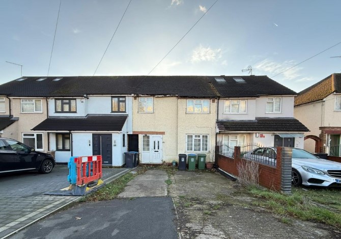 Property for Auction in London - 236 Belswains Lane, Hemel Hempstead, Hertfordshire