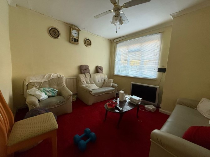 Property for Auction in London - 236 Belswains Lane, Hemel Hempstead, Hertfordshire