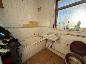 Property for Auction in London - 236 Belswains Lane, Hemel Hempstead, Hertfordshire
